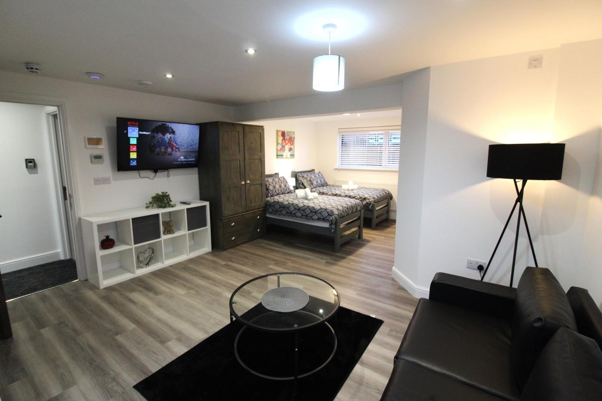 Old Silk - Serviced And 2-beds In Centre By Covstays * Coventry