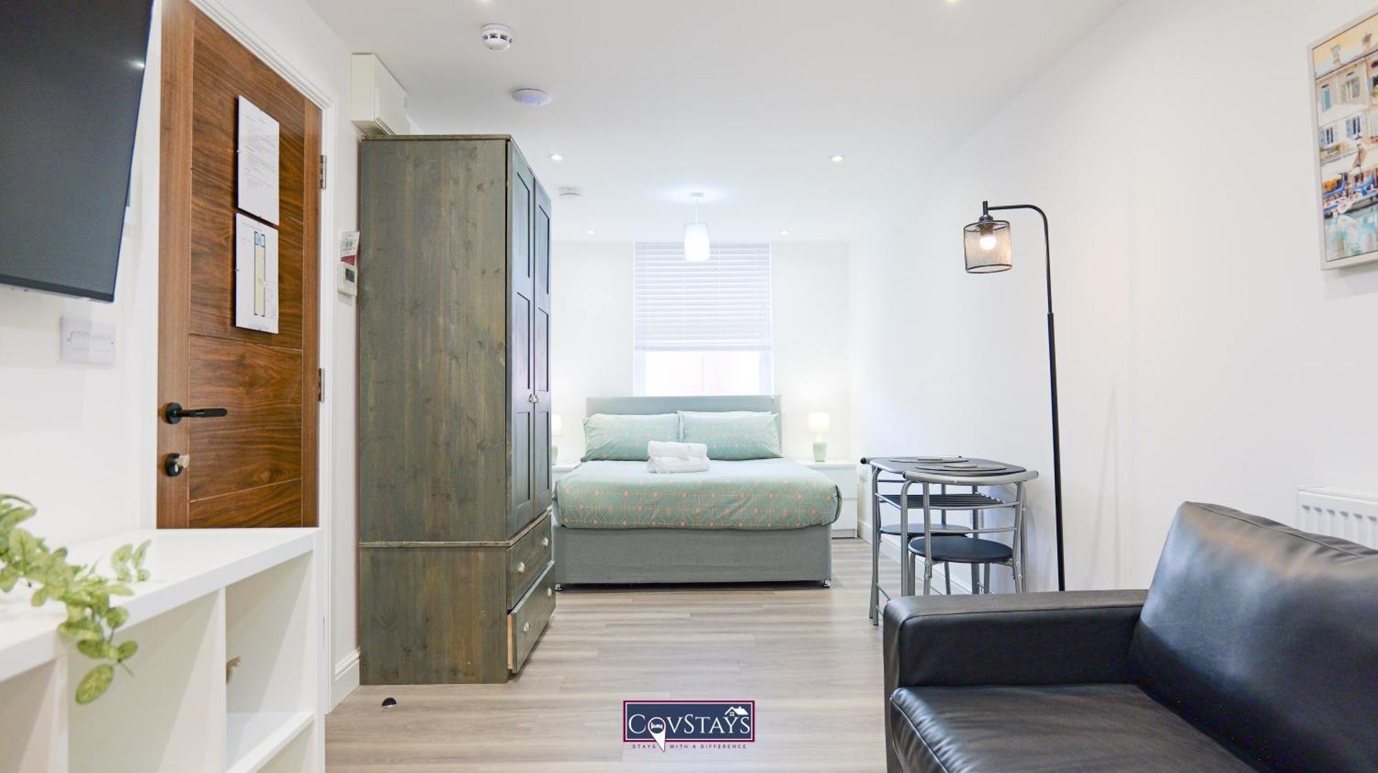 Old Silk - Serviced And 2-beds In Centre By Covstays * Coventry