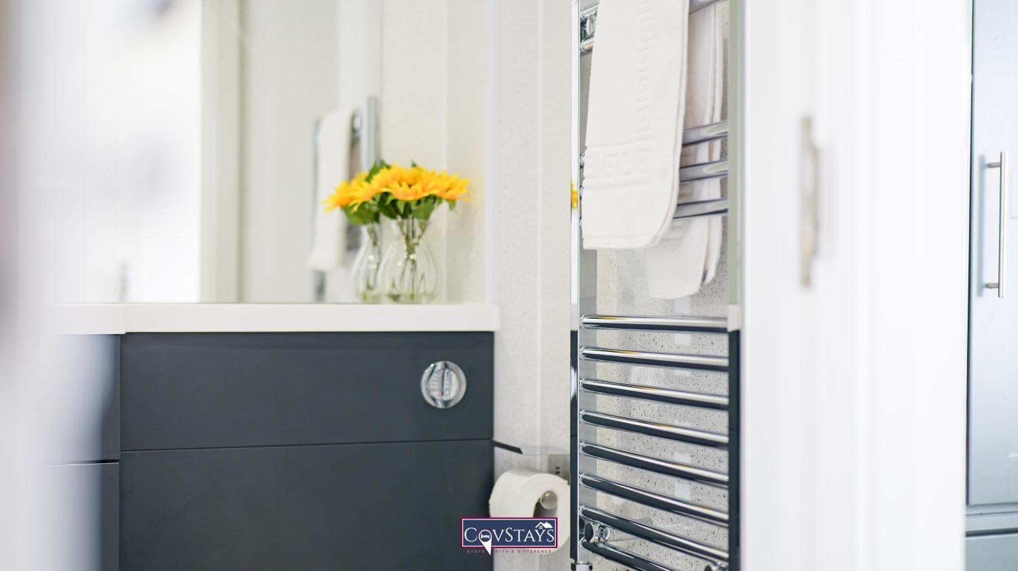 Old Silk - Serviced And 2-beds In Centre By Covstays Apartment