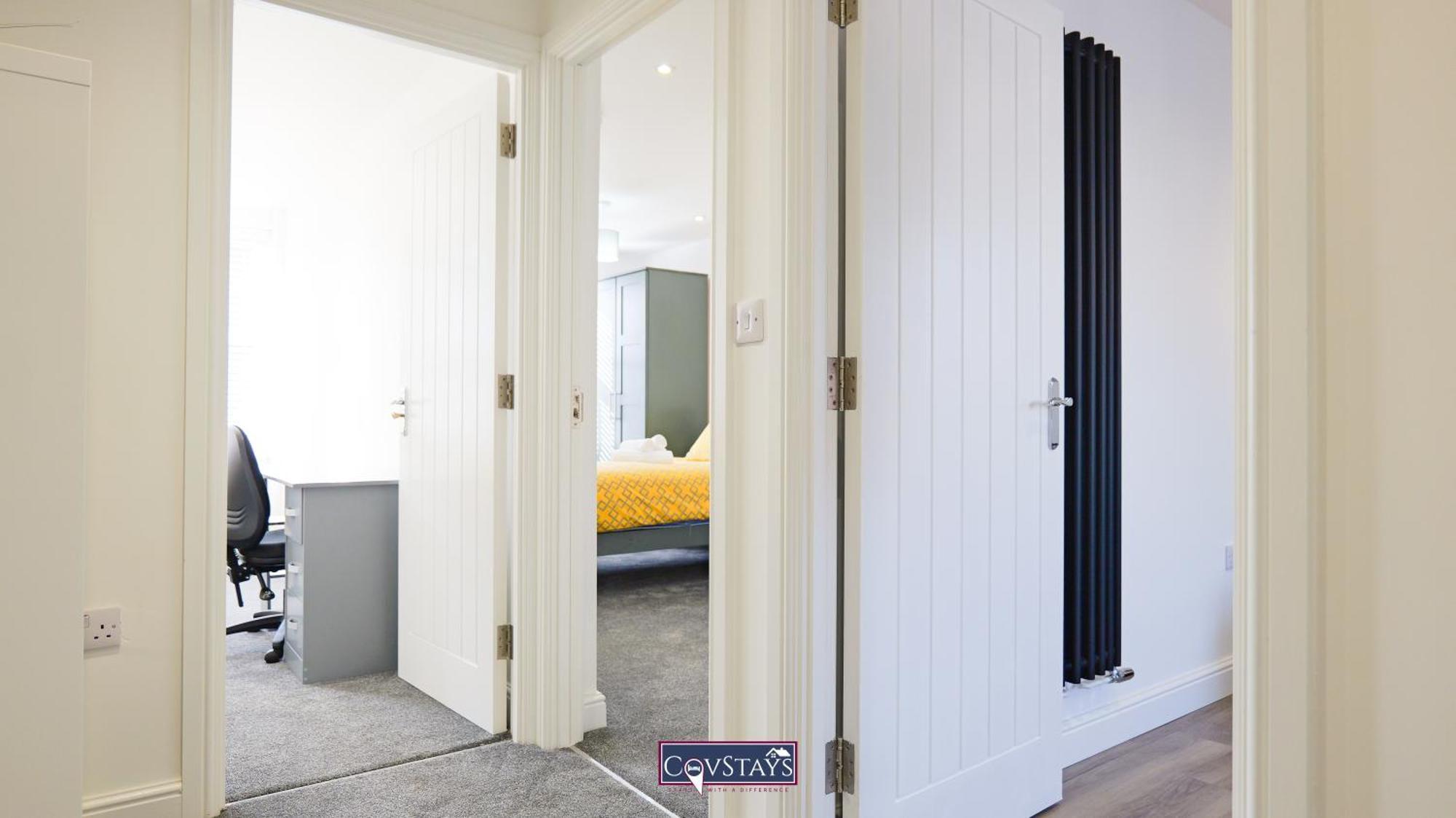 Old Silk - Serviced And 2-beds In Centre By Covstays Apartment *