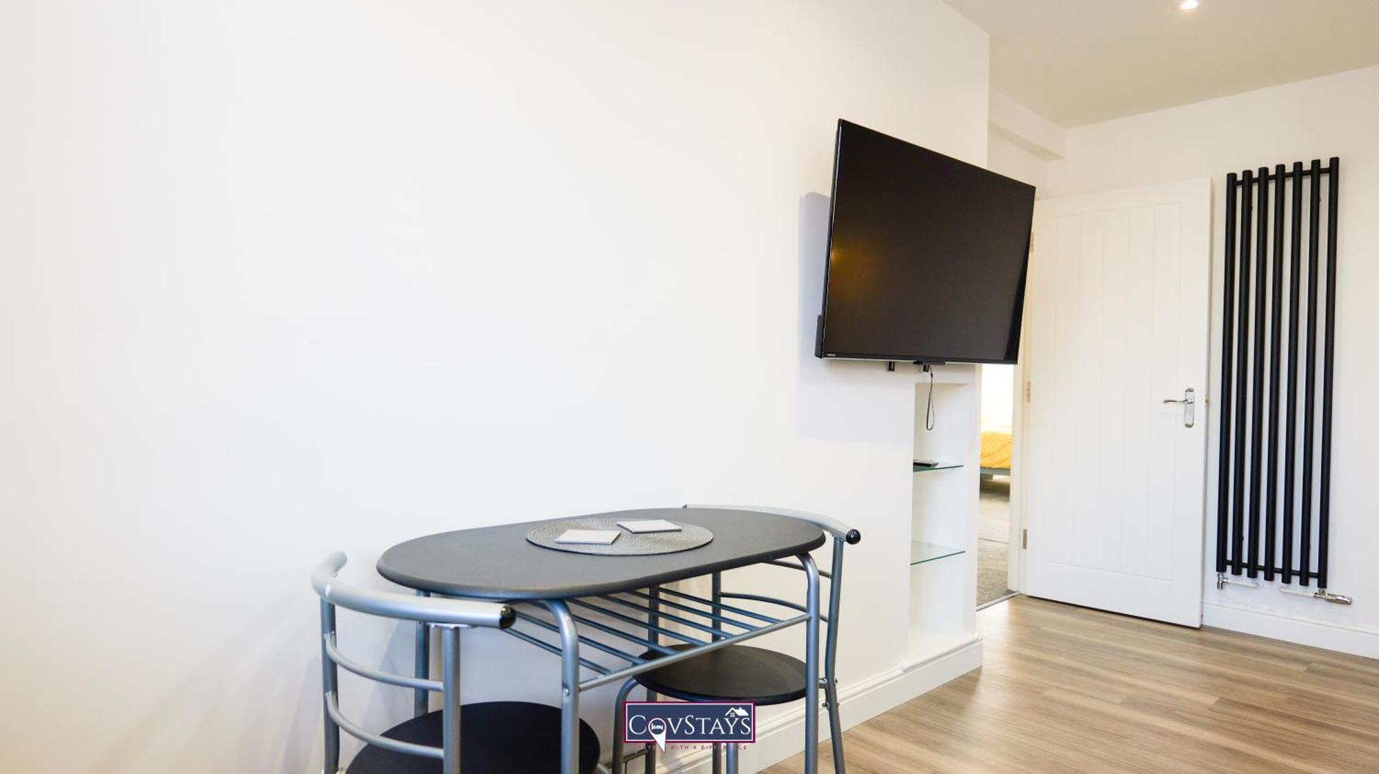 Old Silk - Serviced And 2-beds In Centre By Covstays Apartment