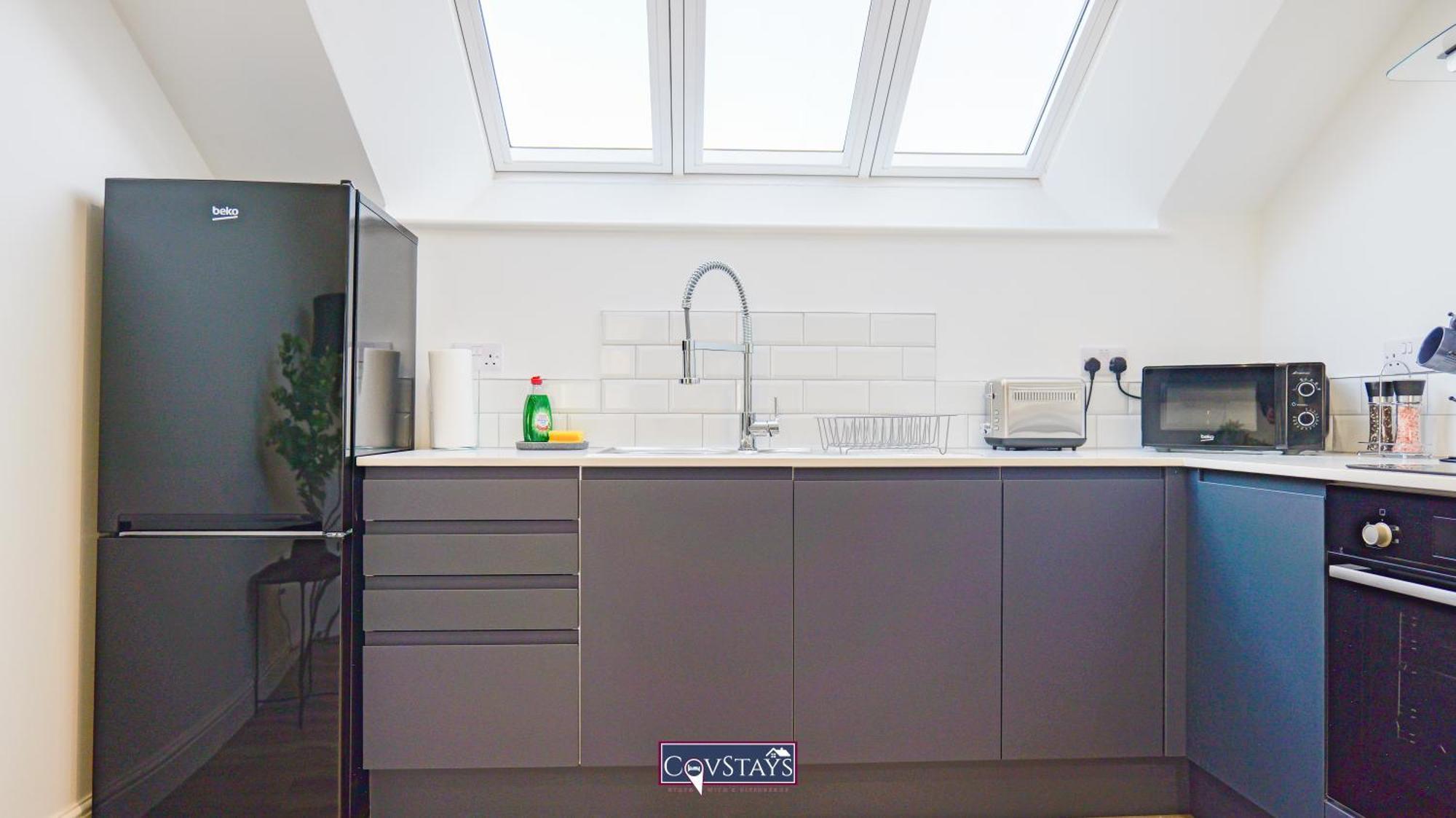 Old Silk - Serviced And 2-beds In Centre By Covstays Apartment
