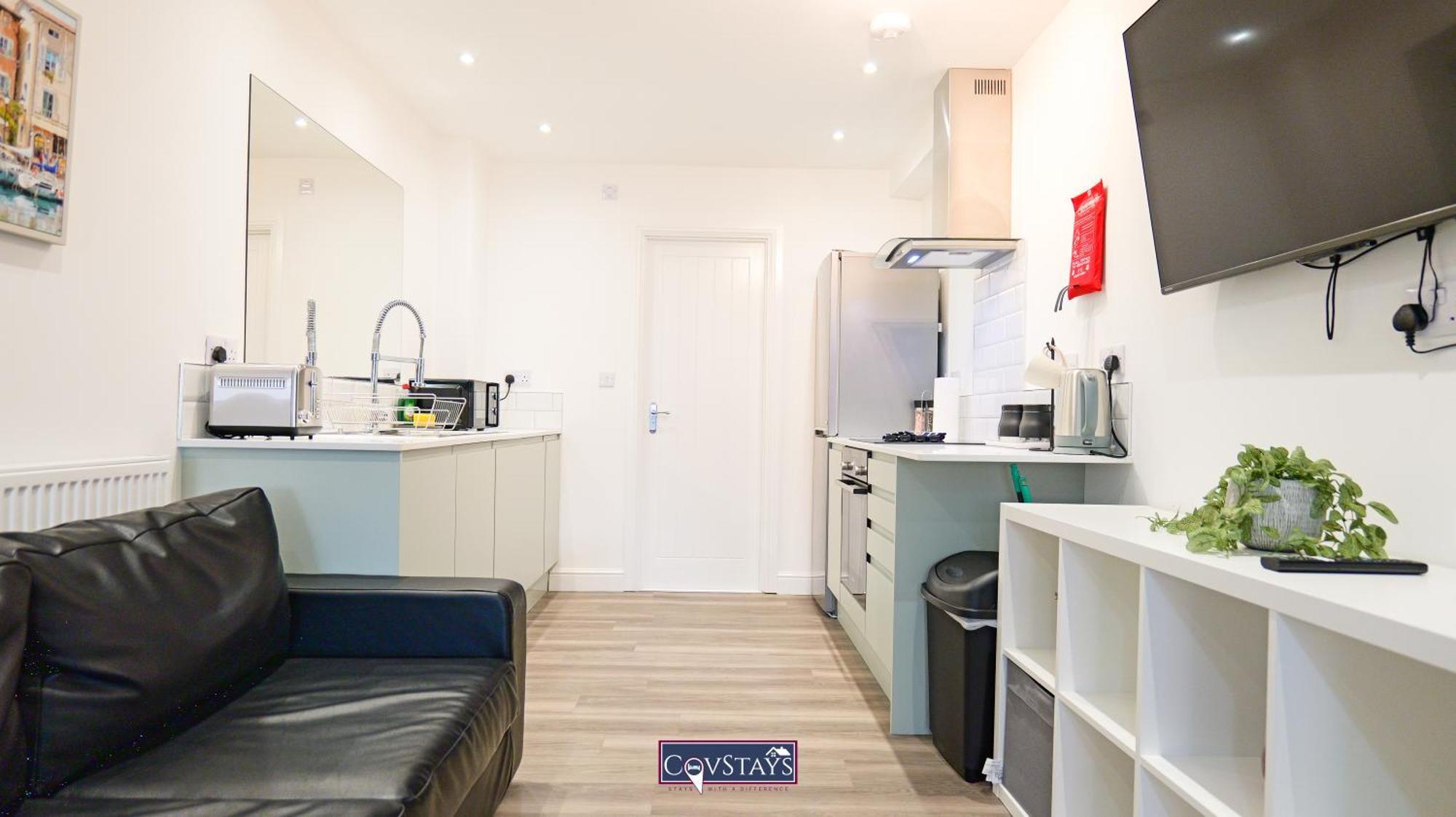 Old Silk - Serviced And 2-beds In Centre By Covstays Apartment