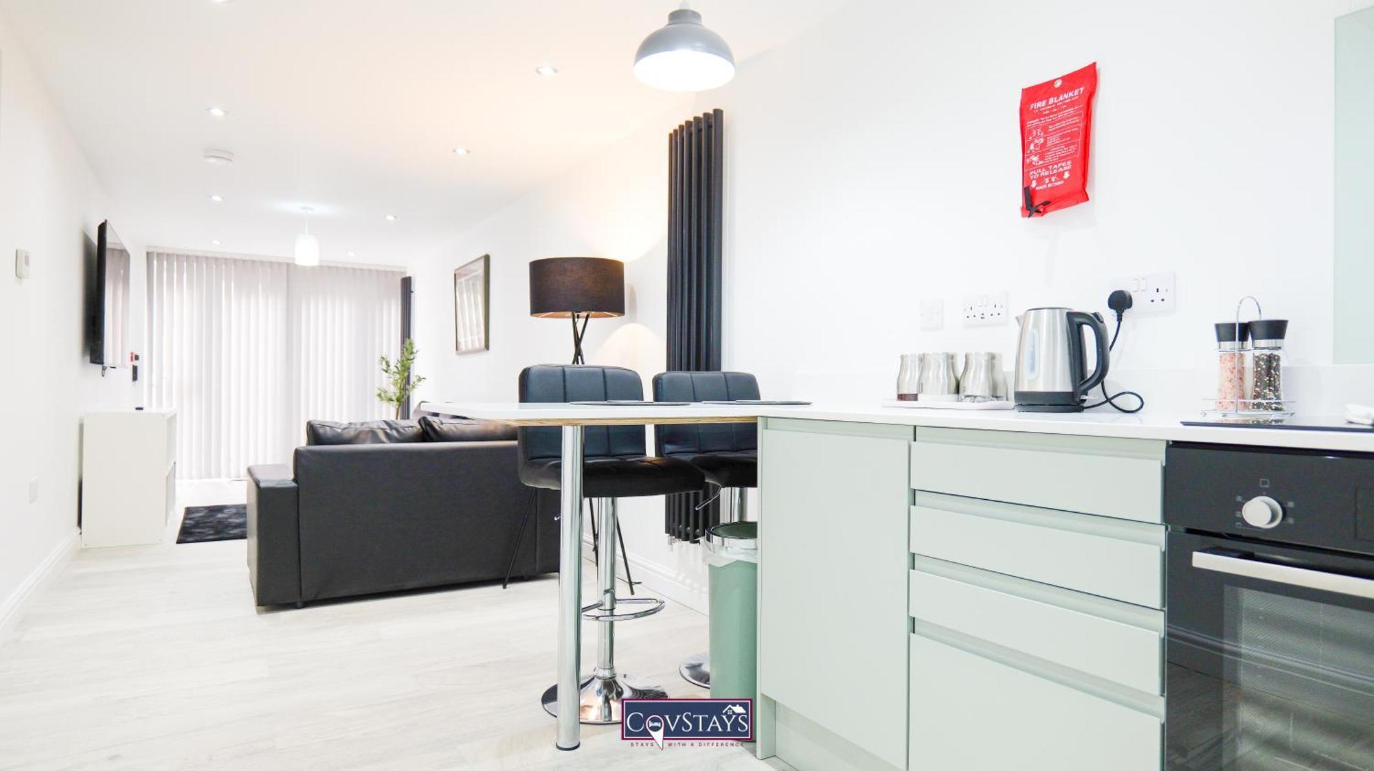 Old Silk - Serviced And 2-beds In Centre By Covstays Apartment