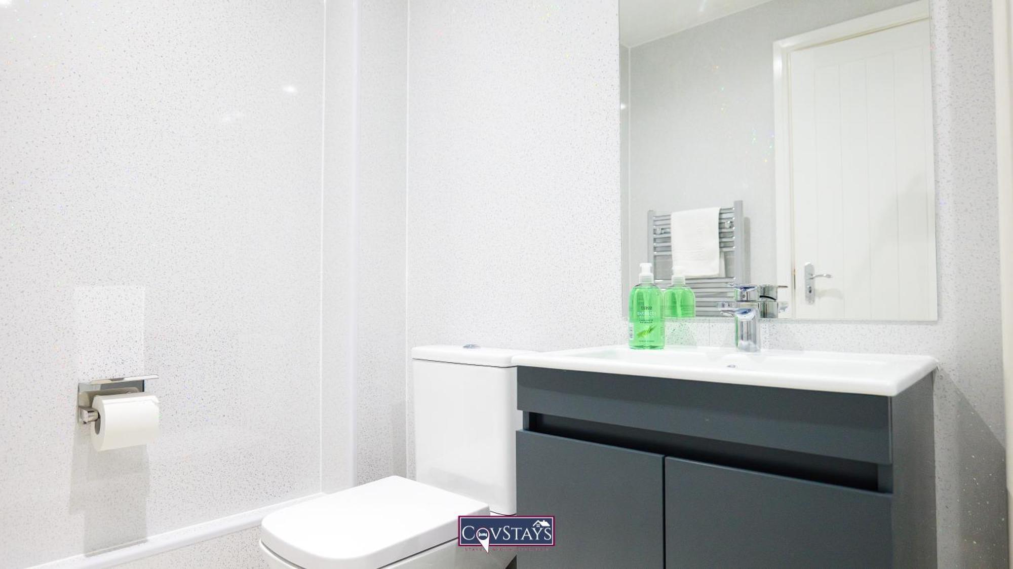 Old Silk - Serviced And 2-beds In Centre By Covstays * Coventry