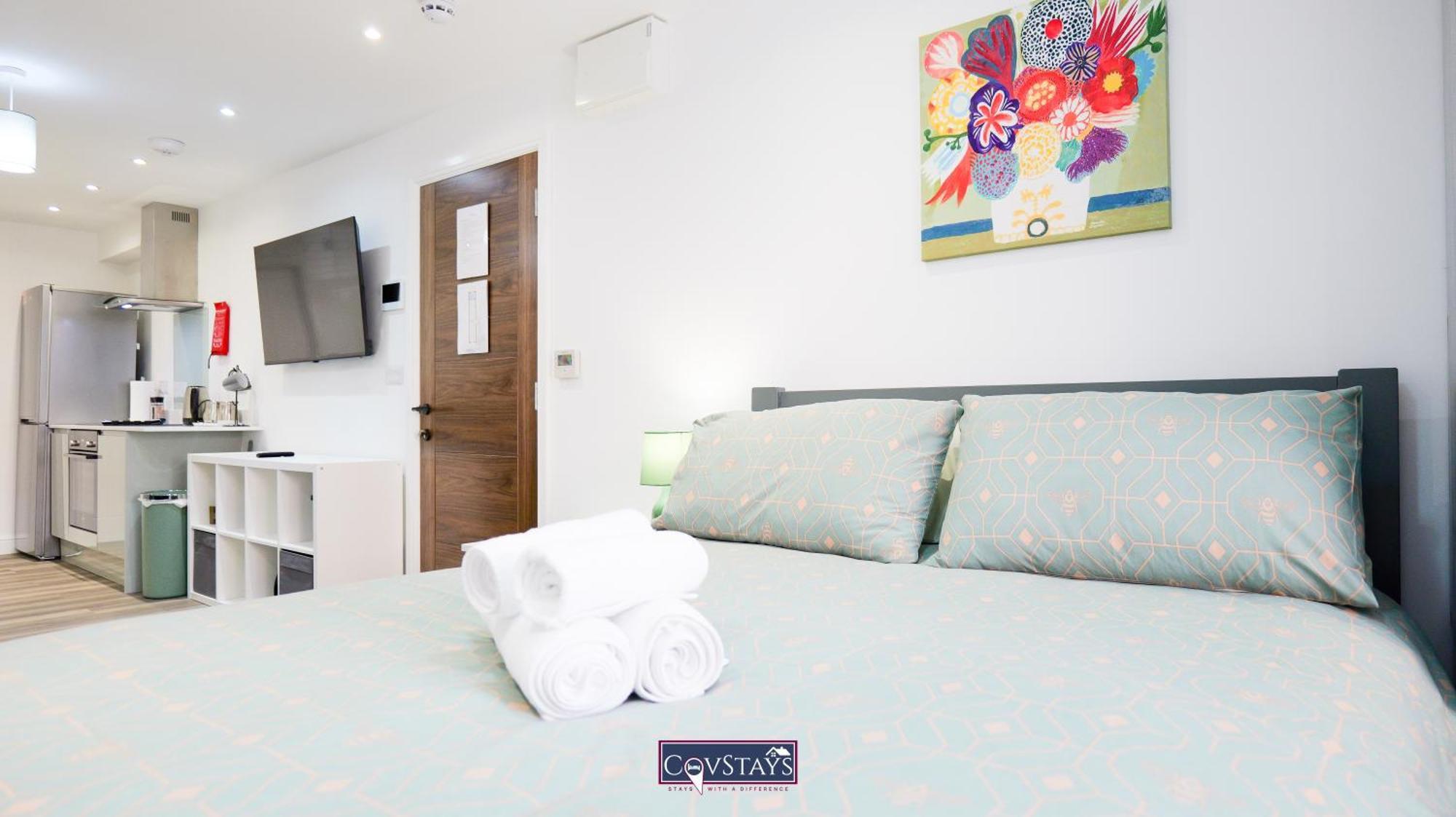Old Silk - Serviced And 2-beds In Centre By Covstays Apartment *