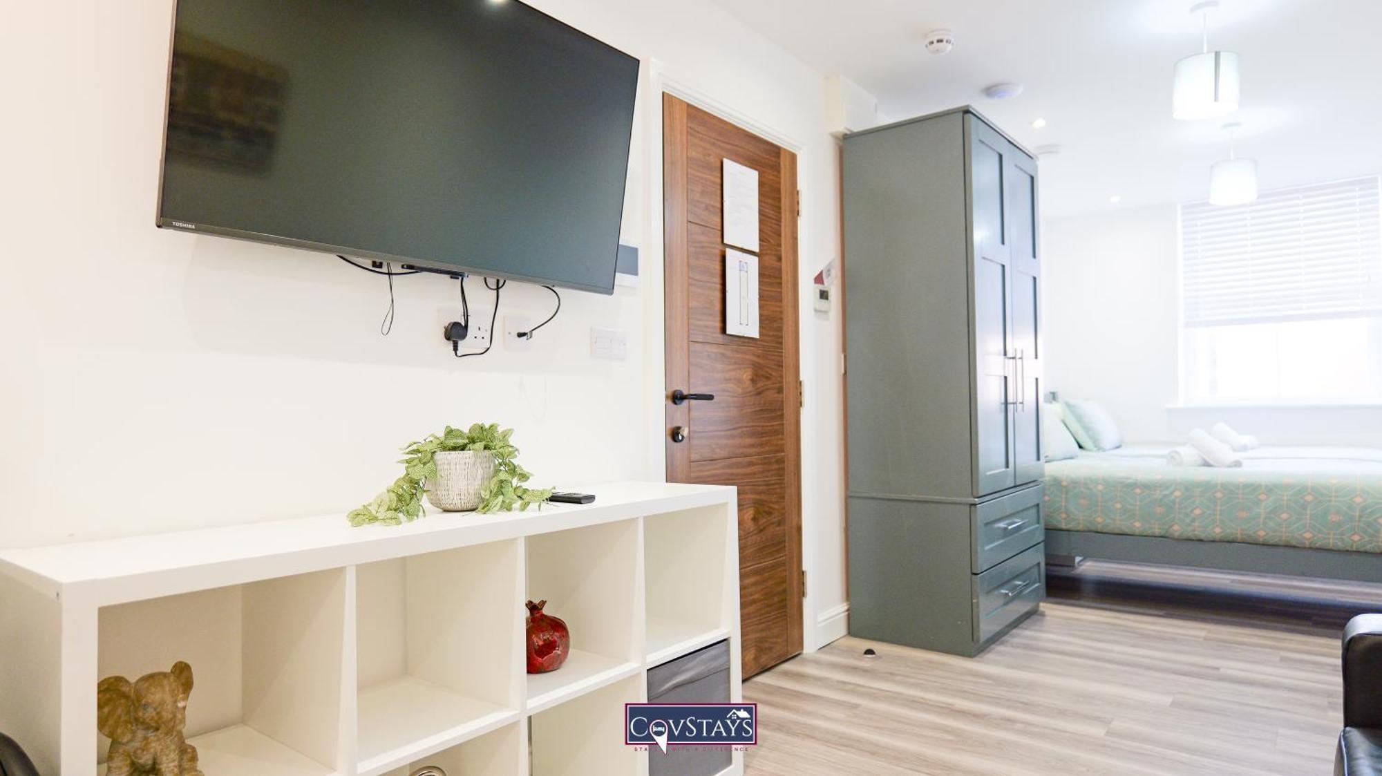 Old Silk - Serviced And 2-beds In Centre By Covstays Apartment *